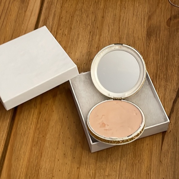 Vintage 60s Avon Cameo Compact Mirror With Pressed Powder Refillable 2.5” - Picture 3 of 9